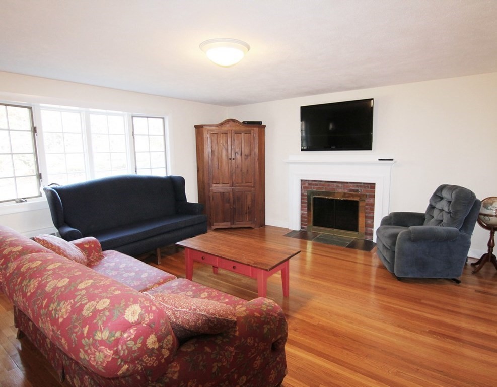 16 Meadowbrook Road Bedford, MA 01730 - Photo 3 of 22 Gallery Image 3