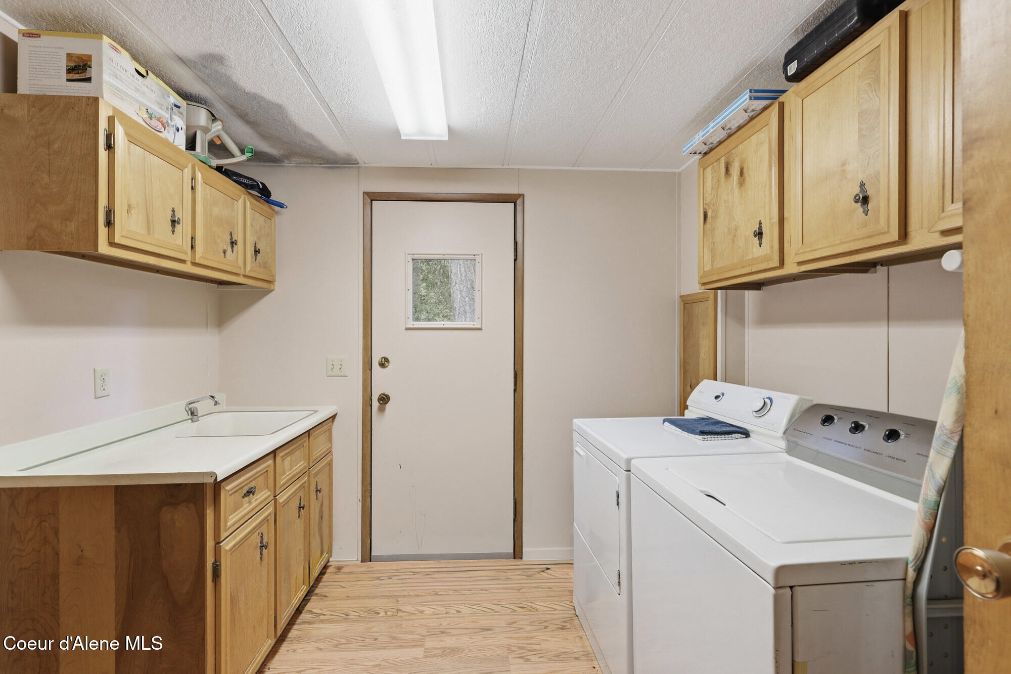 13118 Hellroaring Road Athol, ID 83801 - Photo 23 of 46 Laundry & Mud room with sink