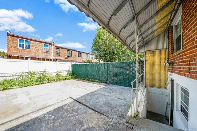 a view of a back yard of the house