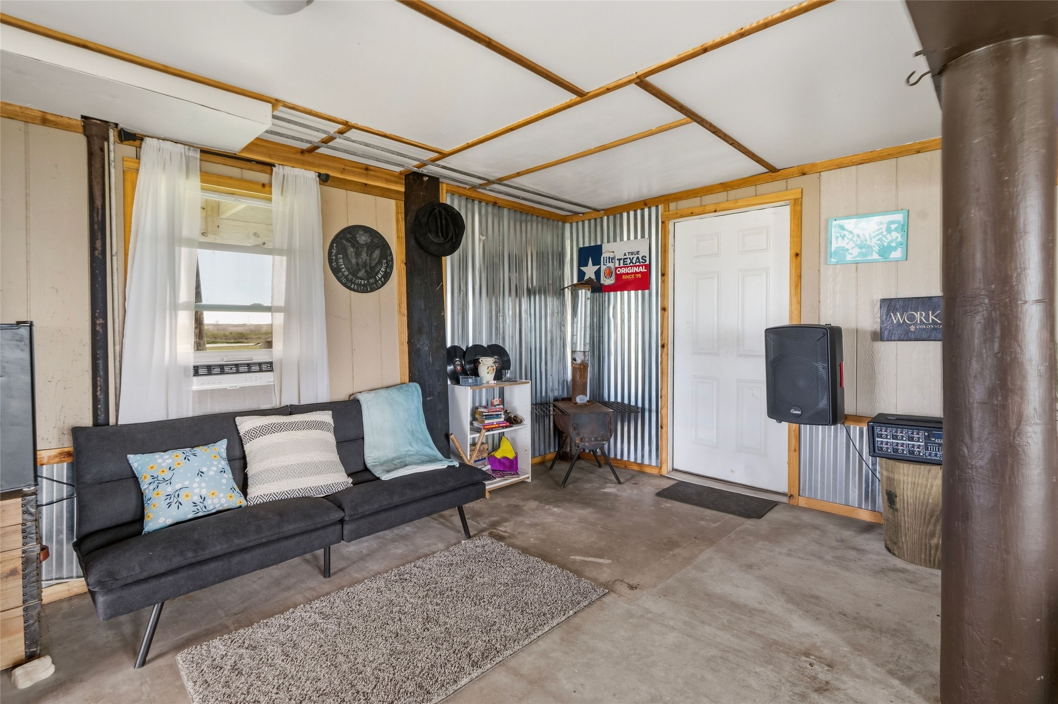 512 Caisson Street Surfside Beach, TX 77541 - Photo 20 of 29 a living room with furniture and a window
