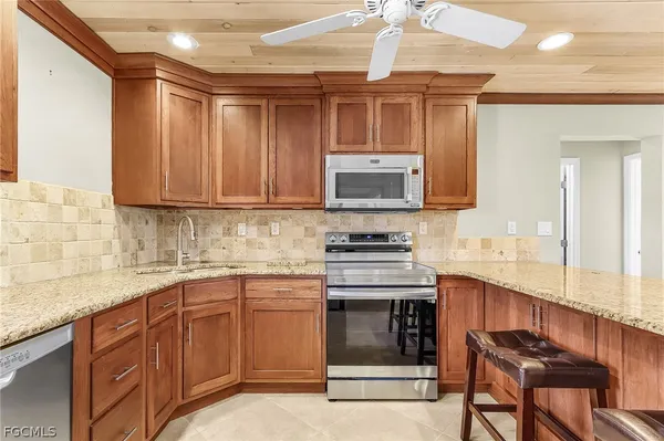 $2,500 | 2371 Baybreeze Street, St. James City, FL 33956