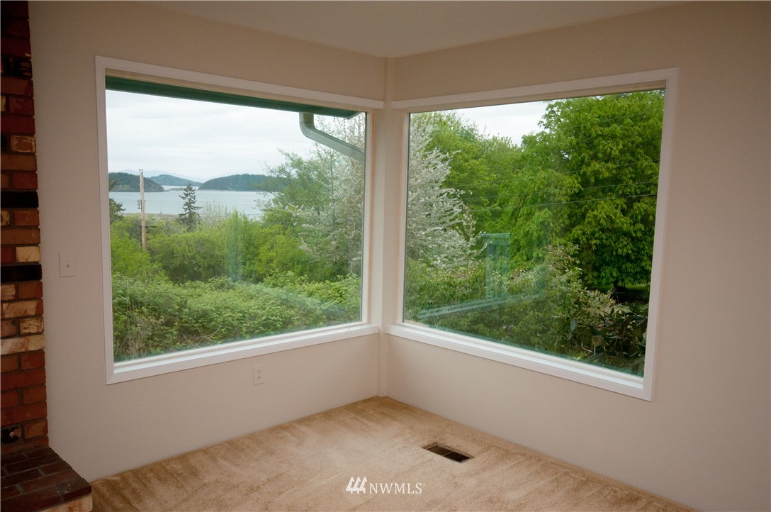 5021 Bakerview Road Oak Harbor, WA 98277 - Photo 3 of 12 Gallery Image 3