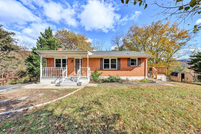 $324,950 | 143 Lenox Circle, Roanoke, VA 24019