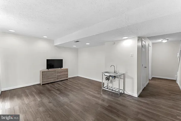 $639,900 | 6037 Meyers Landing Court, Burke, VA 22015