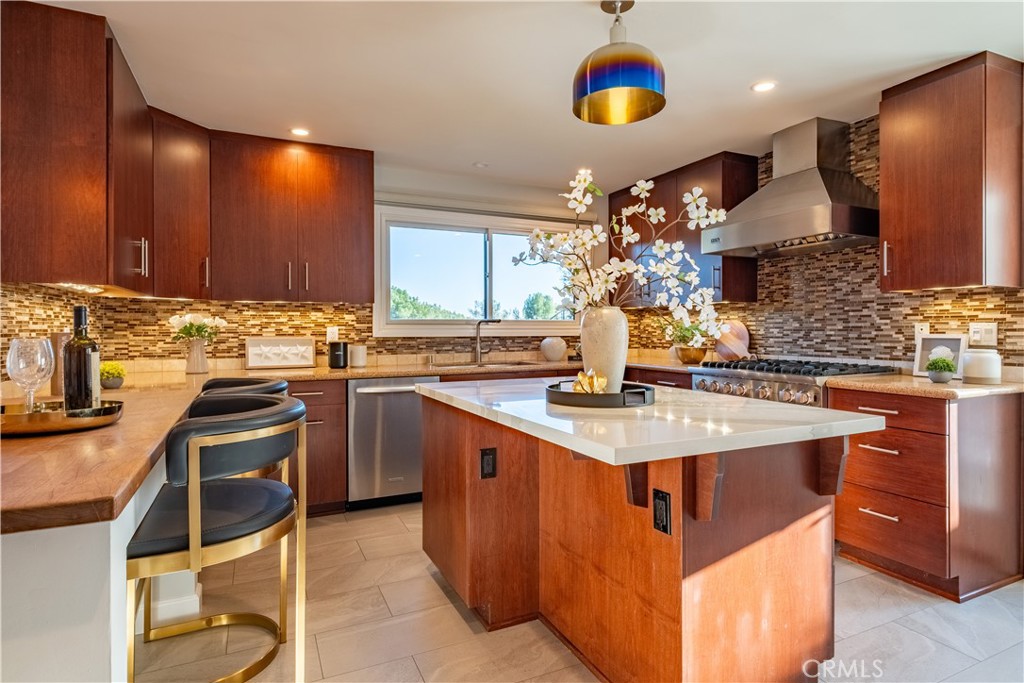 556 Camillo Road Sierra Madre, CA 91024 - Photo 23 of 52 a kitchen with stainless steel appliances a sink stove and cabinets