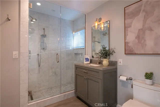 a view of livingroom with furniture