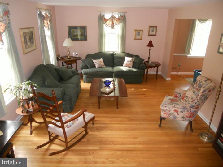 8 Signal Hill Road Cherry Hill, NJ 08003 - Photo 11 of 23 Living Room