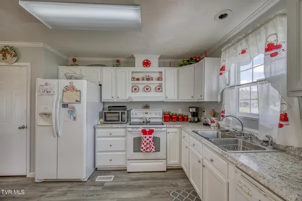 $199,900 | 928 Highway 421 North, Mountain City, TN 37683