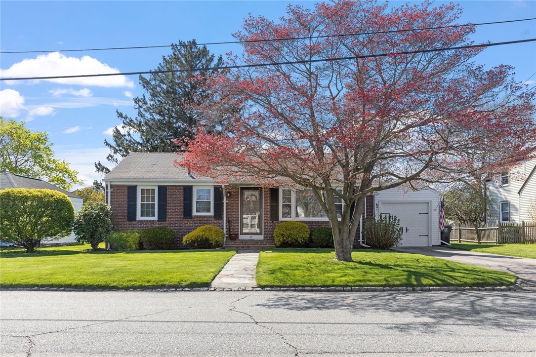 47 Willow Drive Cranston, RI 02920 - Photo 2 of 26