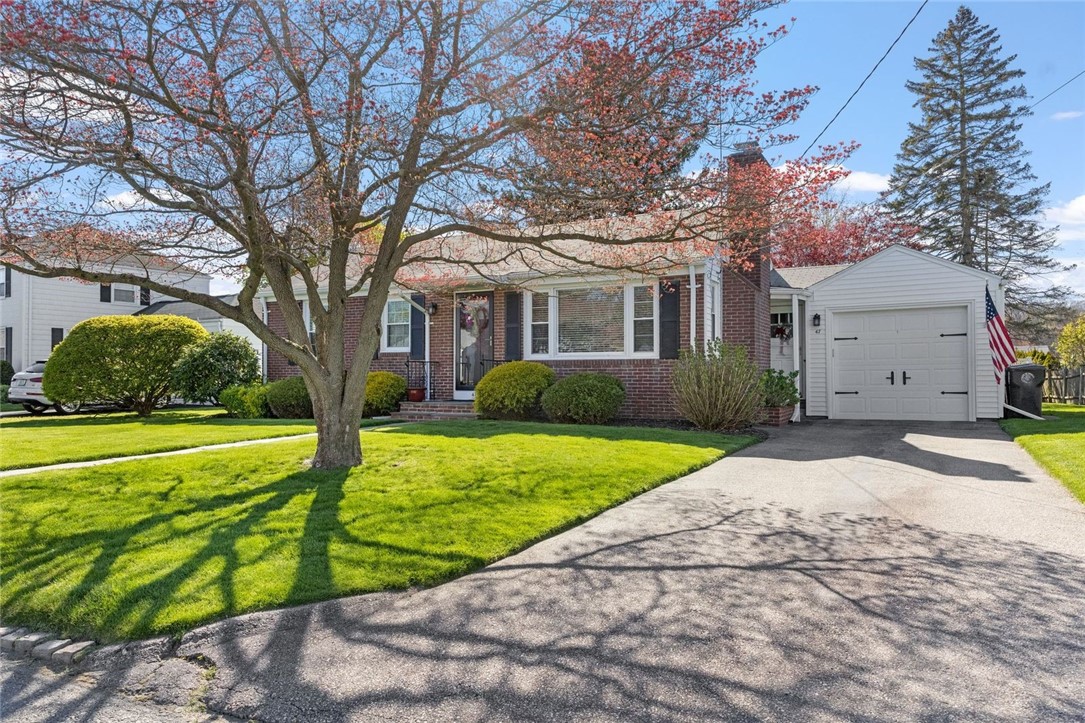 47 Willow Drive Cranston, RI 02920 - Photo 3 of 26