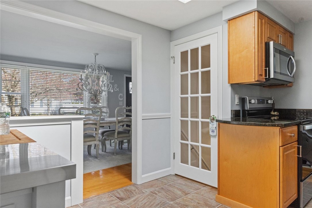 47 Willow Drive Cranston, RI 02920 - Photo 6 of 26