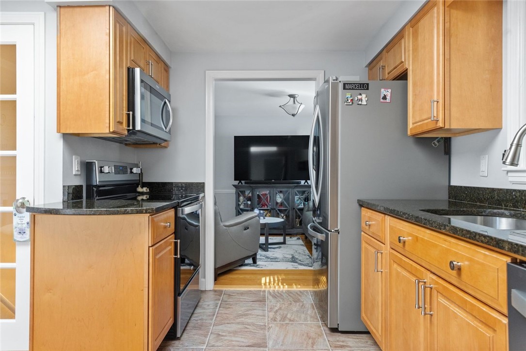 47 Willow Drive Cranston, RI 02920 - Photo 7 of 26