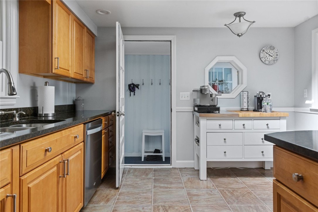 47 Willow Drive Cranston, RI 02920 - Photo 8 of 26