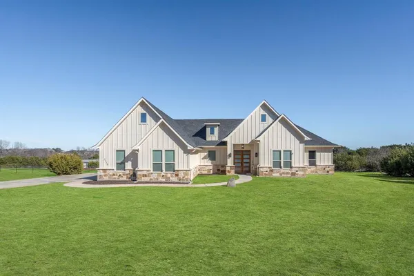 $675,000 | 2110 Shady Grove Road, Weatherford, TX 76088