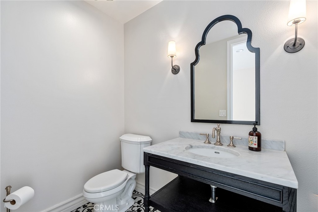 1018 11th Street Manhattan Beach, CA 90266 - Photo 9 of 29 a bathroom with a sink and a toilet
