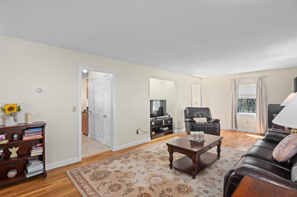 438 Manchester Road Auburn, NH 03032 - Photo 21 of 44