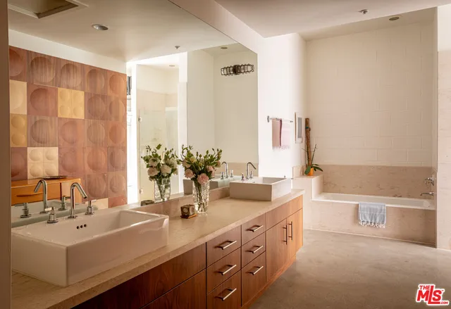 $1,585,000 | 1534 17th Street, Unit 105, Santa Monica, CA 90404