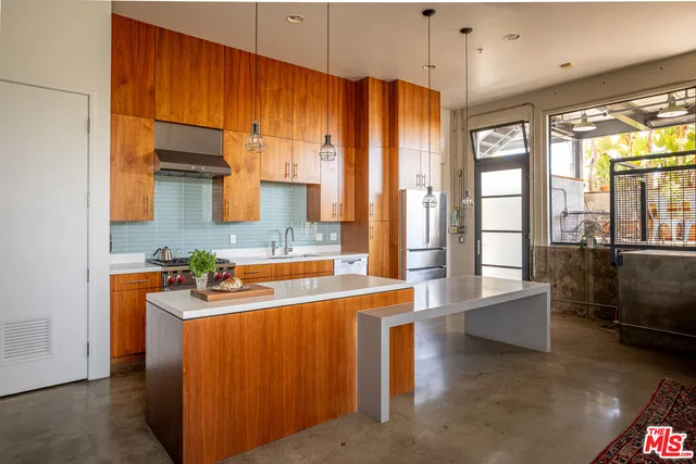 $1,585,000 | 1534 17th Street, Unit 105, Santa Monica, CA 90404