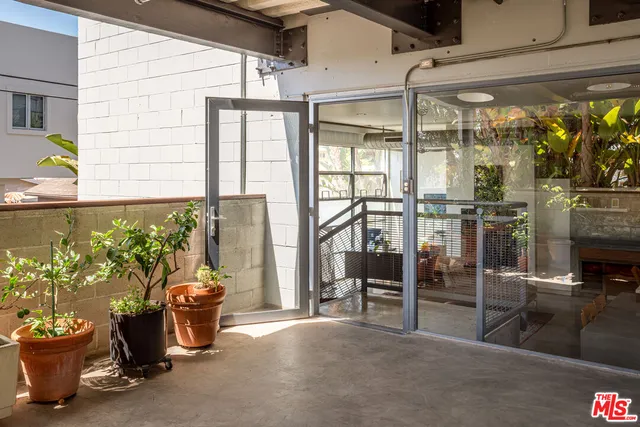 $1,585,000 | 1534 17th Street, Unit 105, Santa Monica, CA 90404