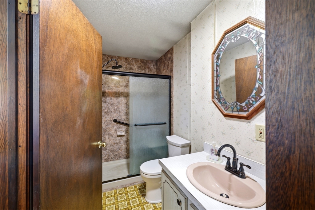 297 Montgomery Road Westfield, MA 01085 - Photo 20 of 41