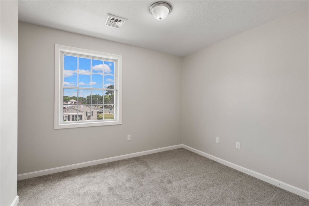 63 Hope Street Springfield, MA 01119 - Photo 20 of 36