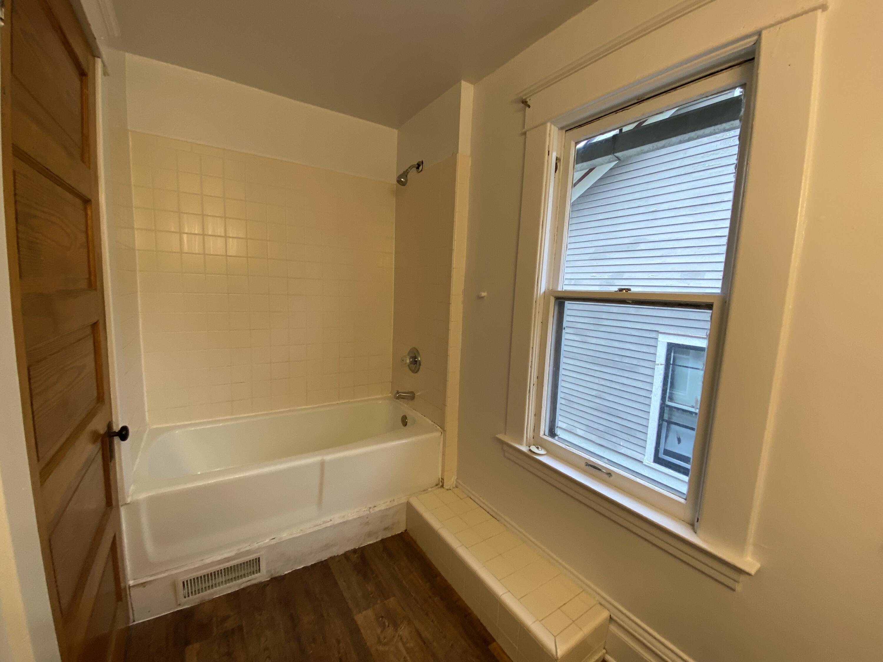 726 Forest Street Kalamazoo, MI 49008 - Photo 13 of 17 Photo Oct 19 2023, 3 02 15 PM