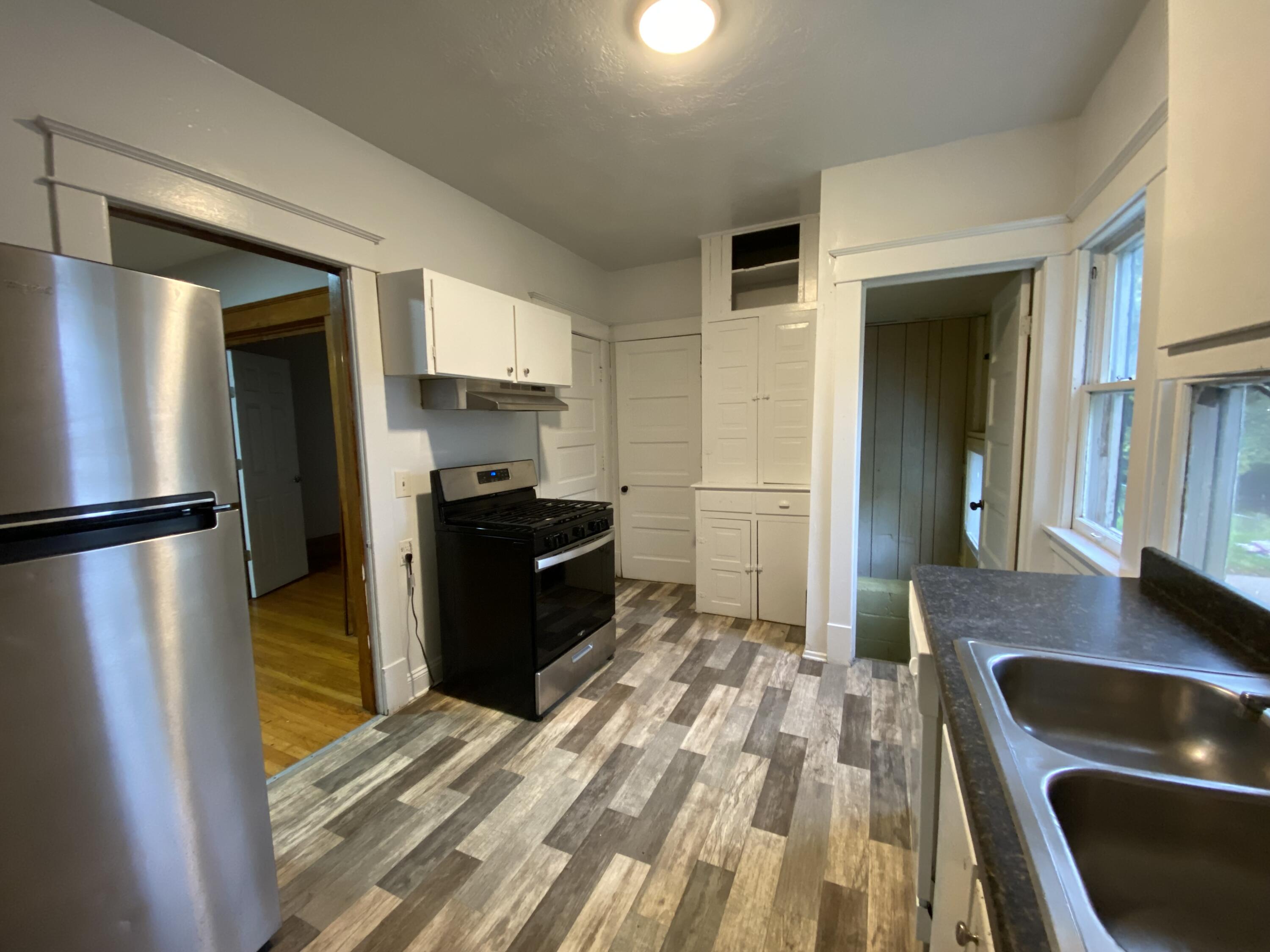 726 Forest Street Kalamazoo, MI 49008 - Photo 3 of 17 Photo Oct 19 2023, 2 57 43 PM