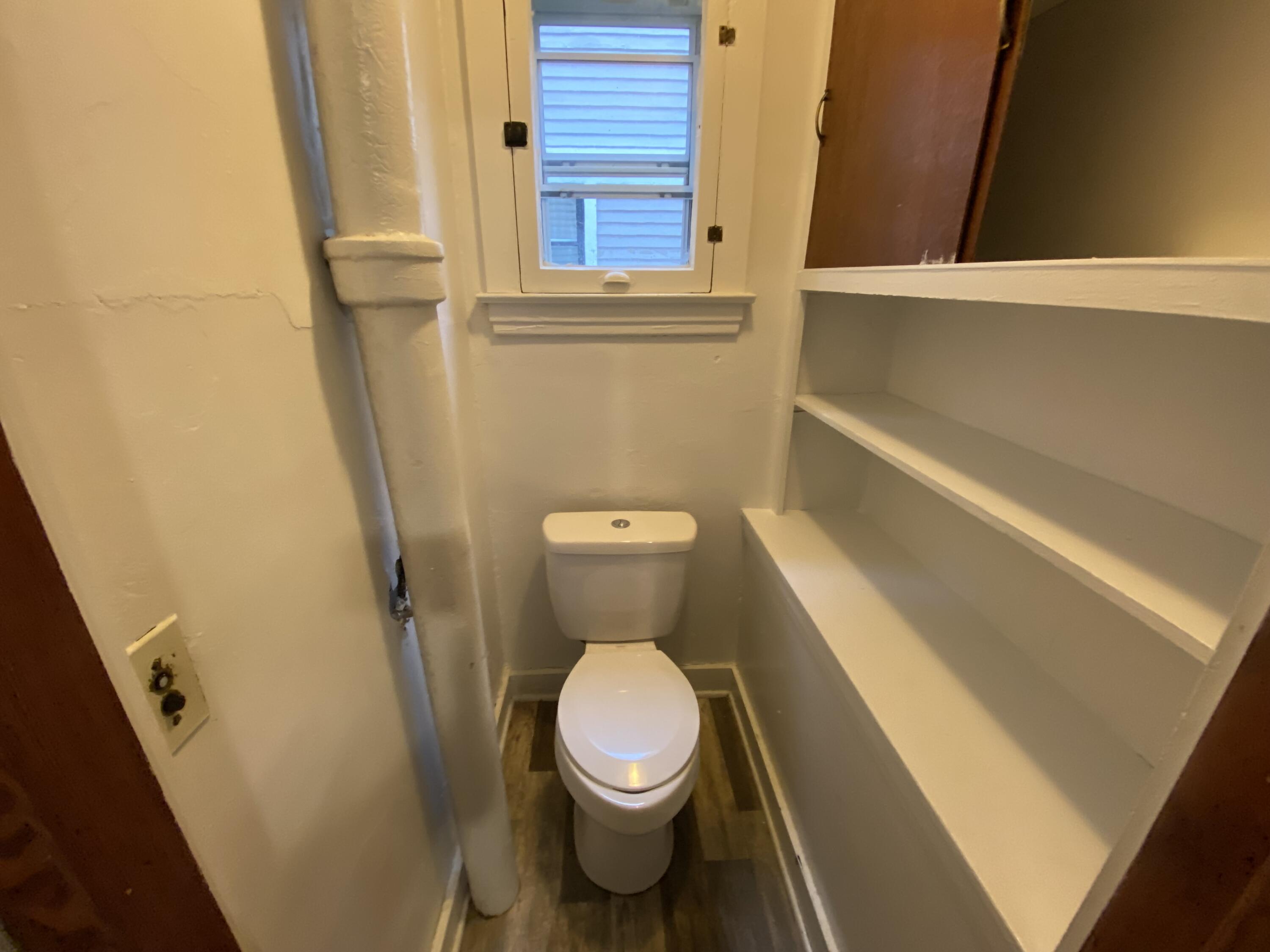 726 Forest Street Kalamazoo, MI 49008 - Photo 7 of 17 Photo Oct 19 2023, 2 58 19 PM