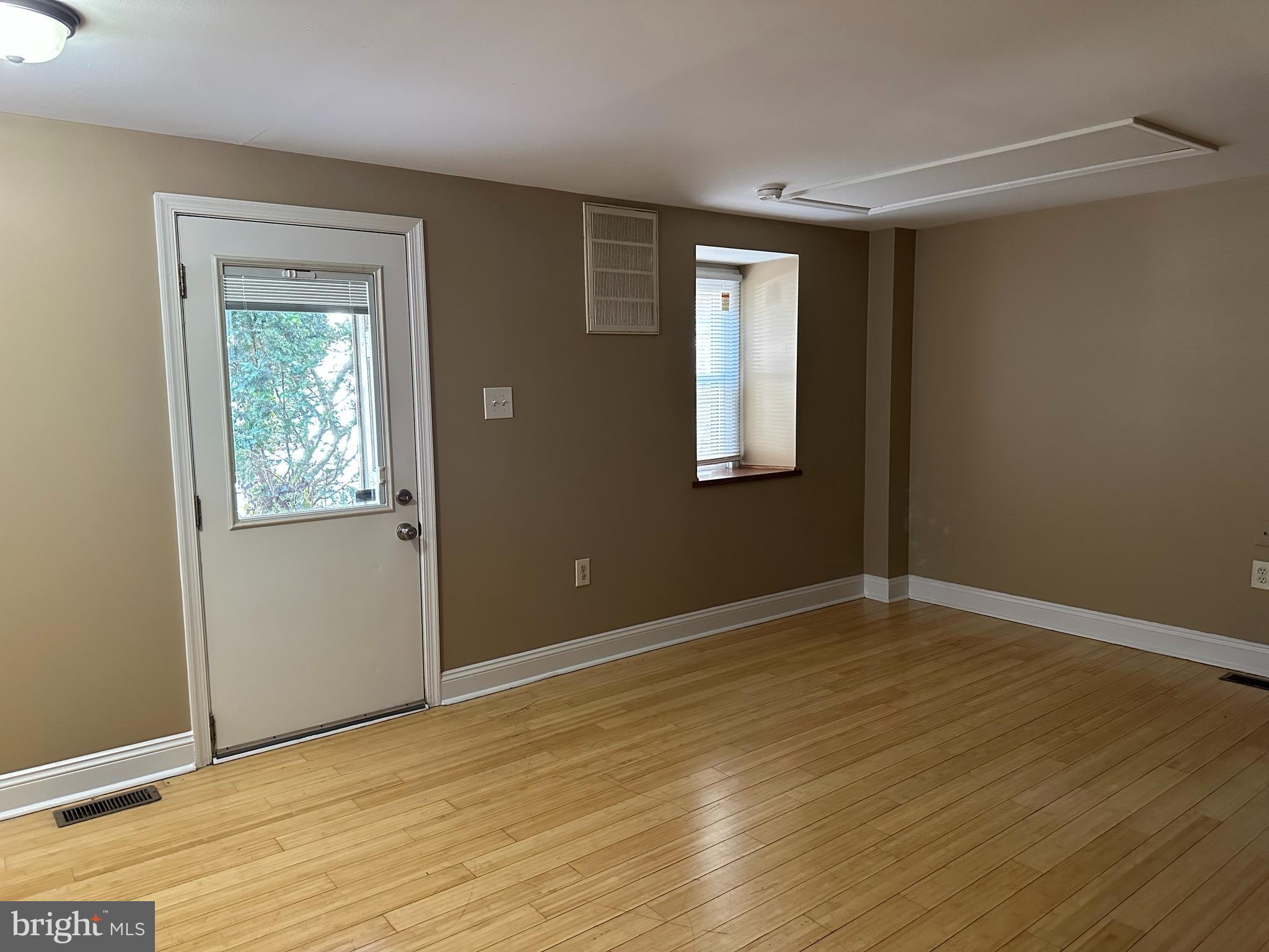 283 Laurelwood Road, Unit B Pottstown, PA 19465 - Photo 6 of 19 Living Room