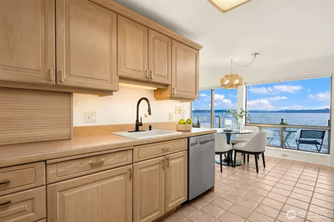 $1,474,998 | 6225 Lake Washington Boulevard Northeast, Unit 209, Kirkland, WA 98033
