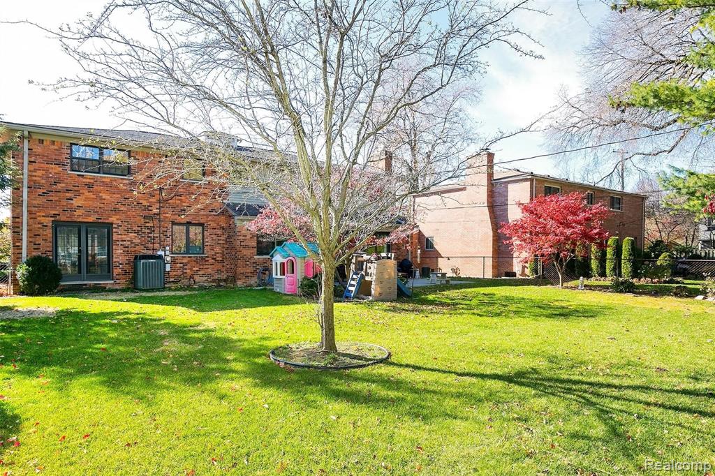 660 Cook Road Grosse Pointe Woods, MI 48236 - Photo 41 of 49