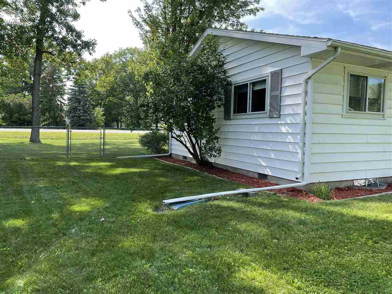 1582 North Huron Road Pinconning, MI 48650 - Photo 3 of 21