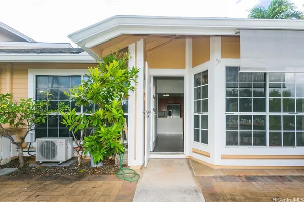 $3,400 | 240 Mananai Place, Unit 1H, Honolulu, HI 96818
