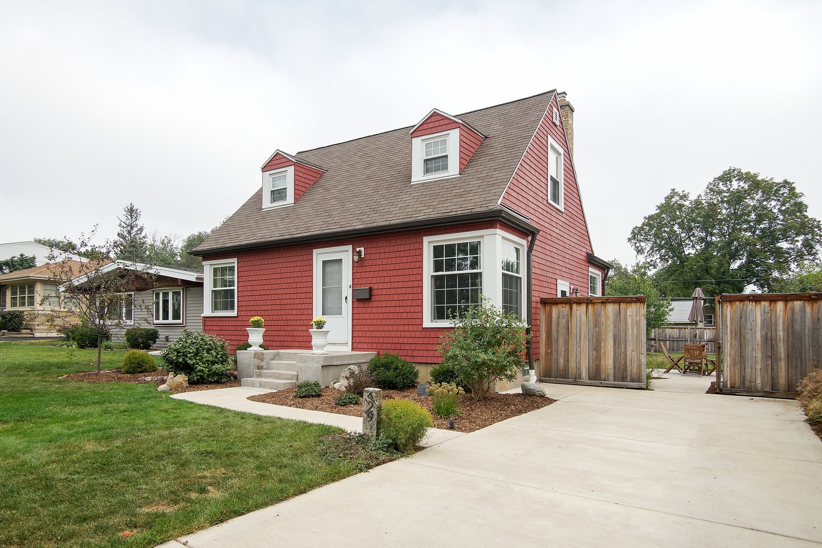 429 West Avery Street Elmhurst, IL 60126 - Photo 2 of 3