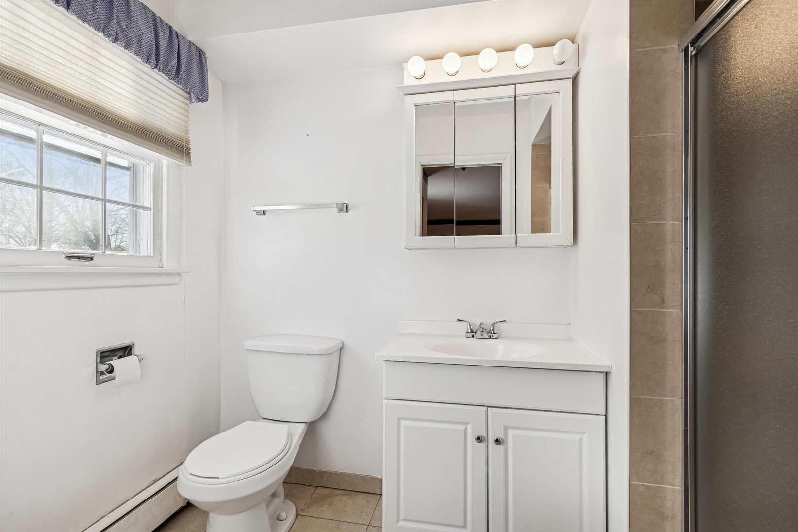 47 Sunset Drive Cary, IL 60013 - Photo 8 of 19 a bathroom with a toilet a sink and a mirror