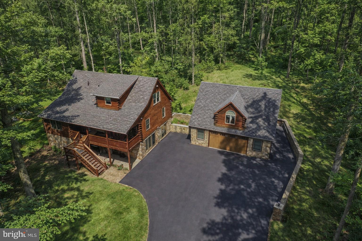 Beautiful Log Home with wooded views!