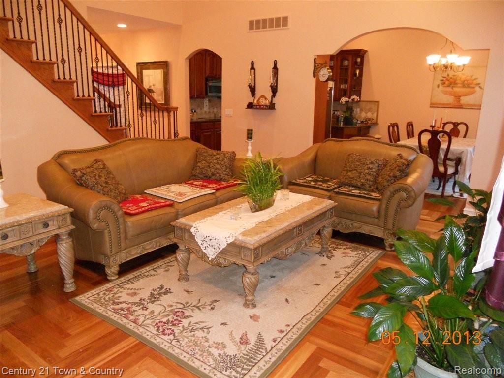 902 Trinway Road Troy, MI 48085 - Photo 20 of 24 livingroom (2).JPG