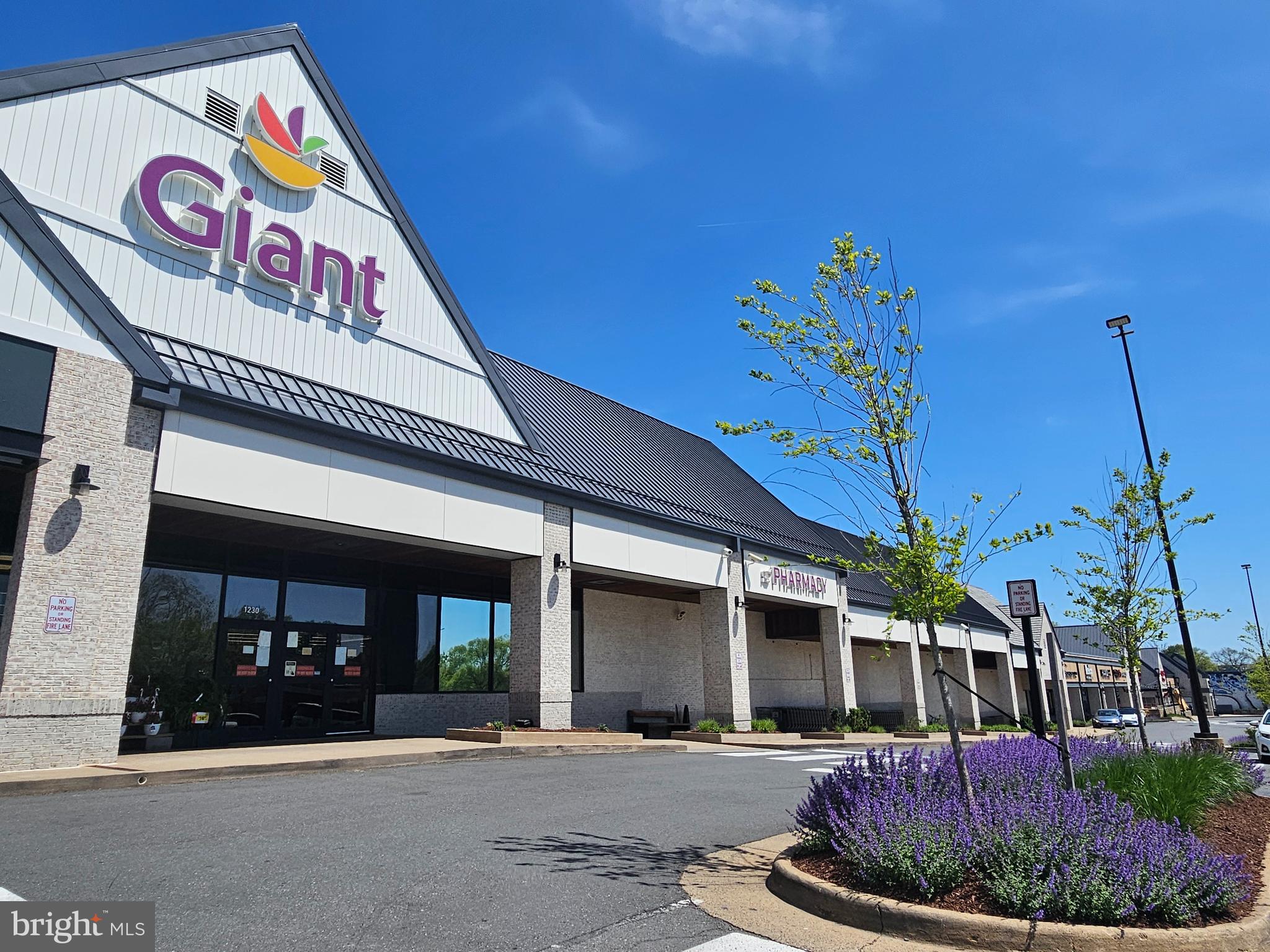 156 Haycock Road, Unit A6 Falls Church, VA 22046 - Photo 3 of 30 a front view of a building with garden
