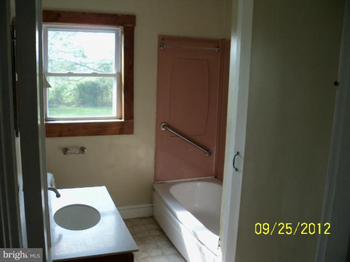 22121 Batna Road Culpeper, VA 22701 - Photo 13 of 19 Bath