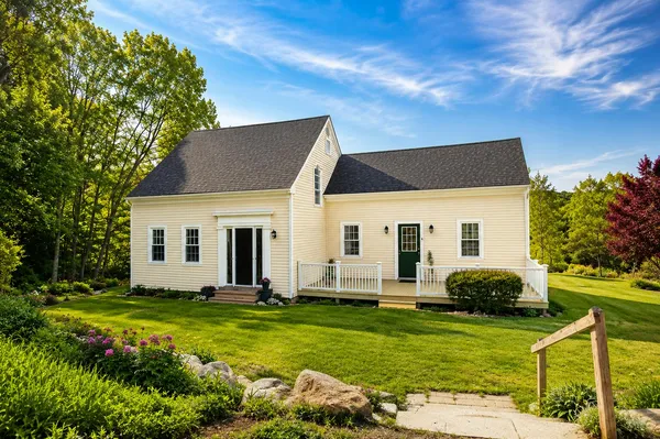 $399,900 | 8 Strawberry Lane, Rockport, ME 04856