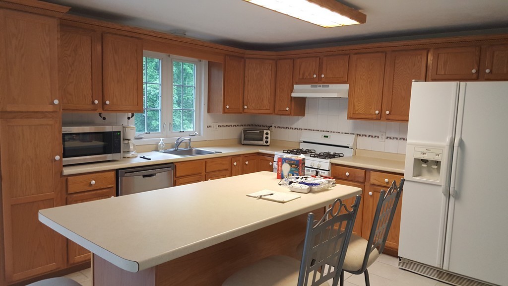 10 Irving Road Randolph, MA 02368 - Photo 4 of 15 Gallery Image 4