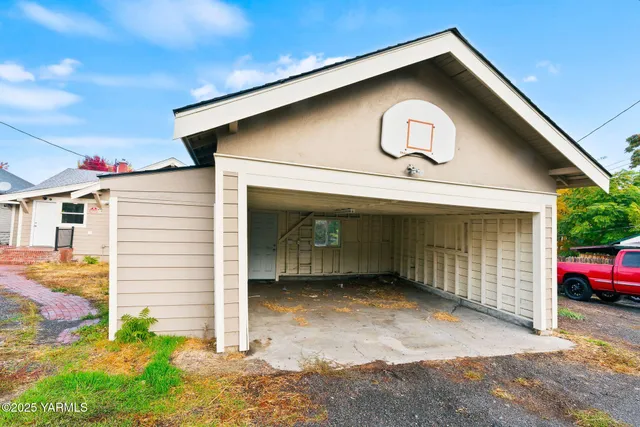 a view of a house with a garage