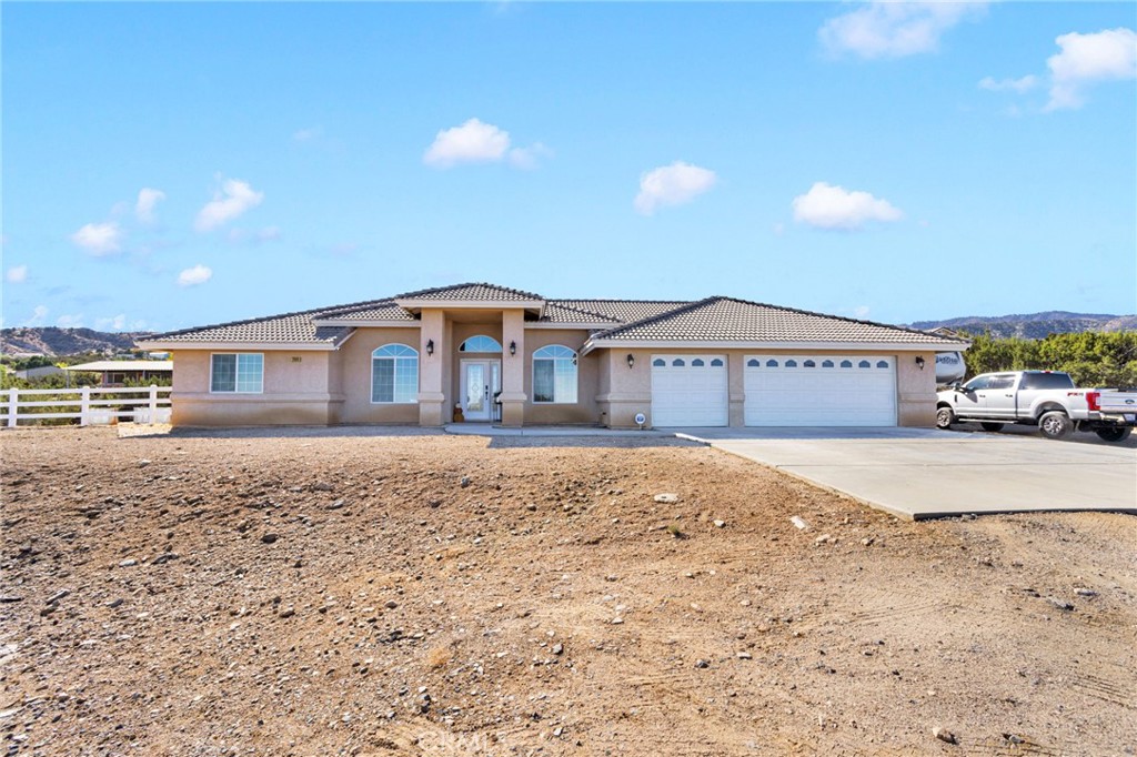 2909 Silver Ridge Drive Pinon Hills, CA 92372 - Photo 2 of 55 a front view of a house with a yard