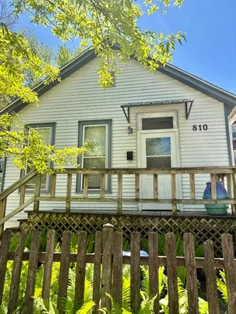 $2,600 | 810 Simpson Street, Evanston, IL 60201