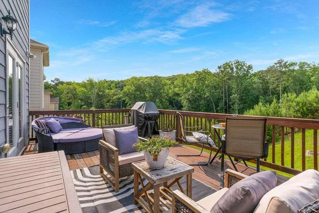 a view of a house with a back yard