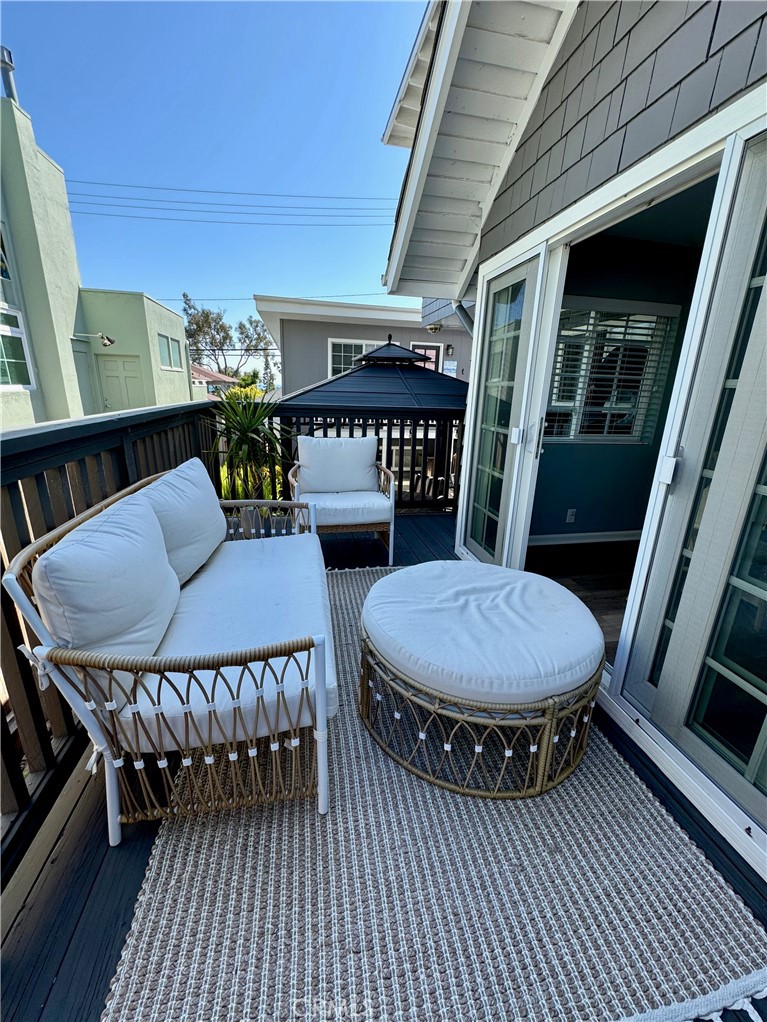 437 Cypress Drive, Unit B Laguna Beach, CA 92651 - Photo 19 of 20 a outdoor living space with furniture