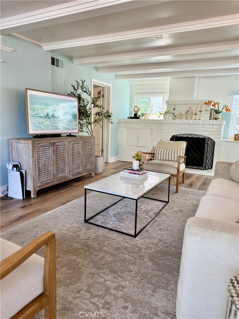 437 Cypress Drive, Unit B Laguna Beach, CA 92651 - Photo 5 of 20 a living room with furniture and a table