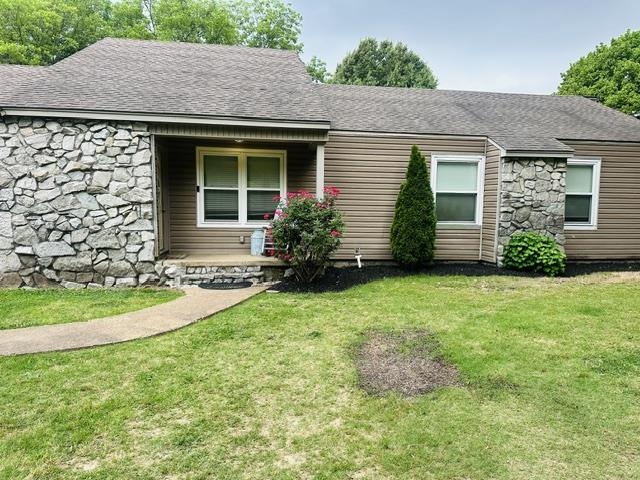 127 Walton Loop Covington, TN 38019 - Photo 3 of 40 front view of a house with a yard