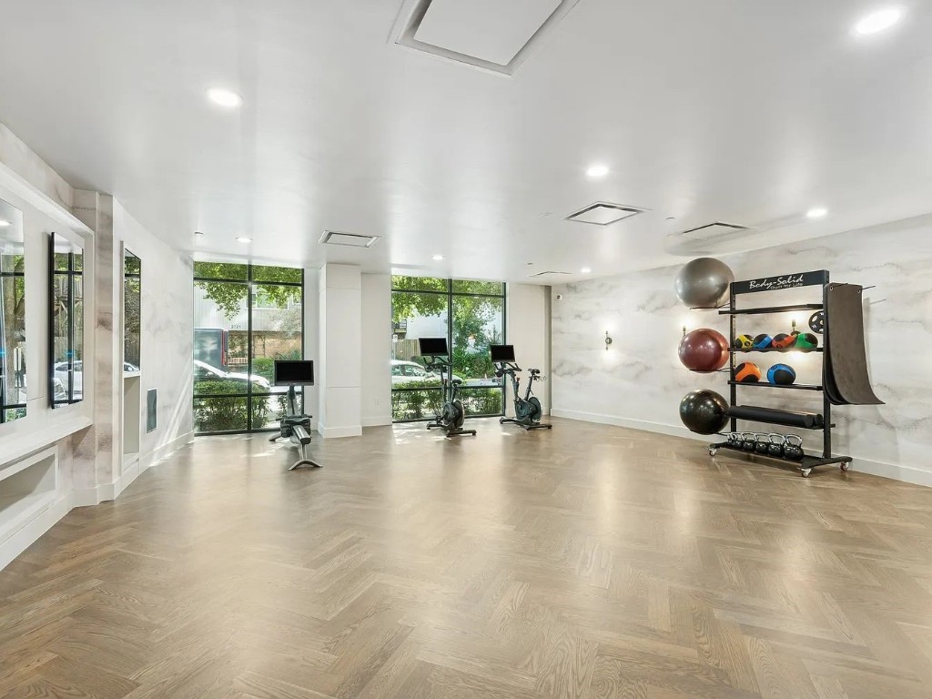 2724 Kipling Street, Unit 308 Houston, TX 77098 - Photo 12 of 29 a view of a room with gym equipment