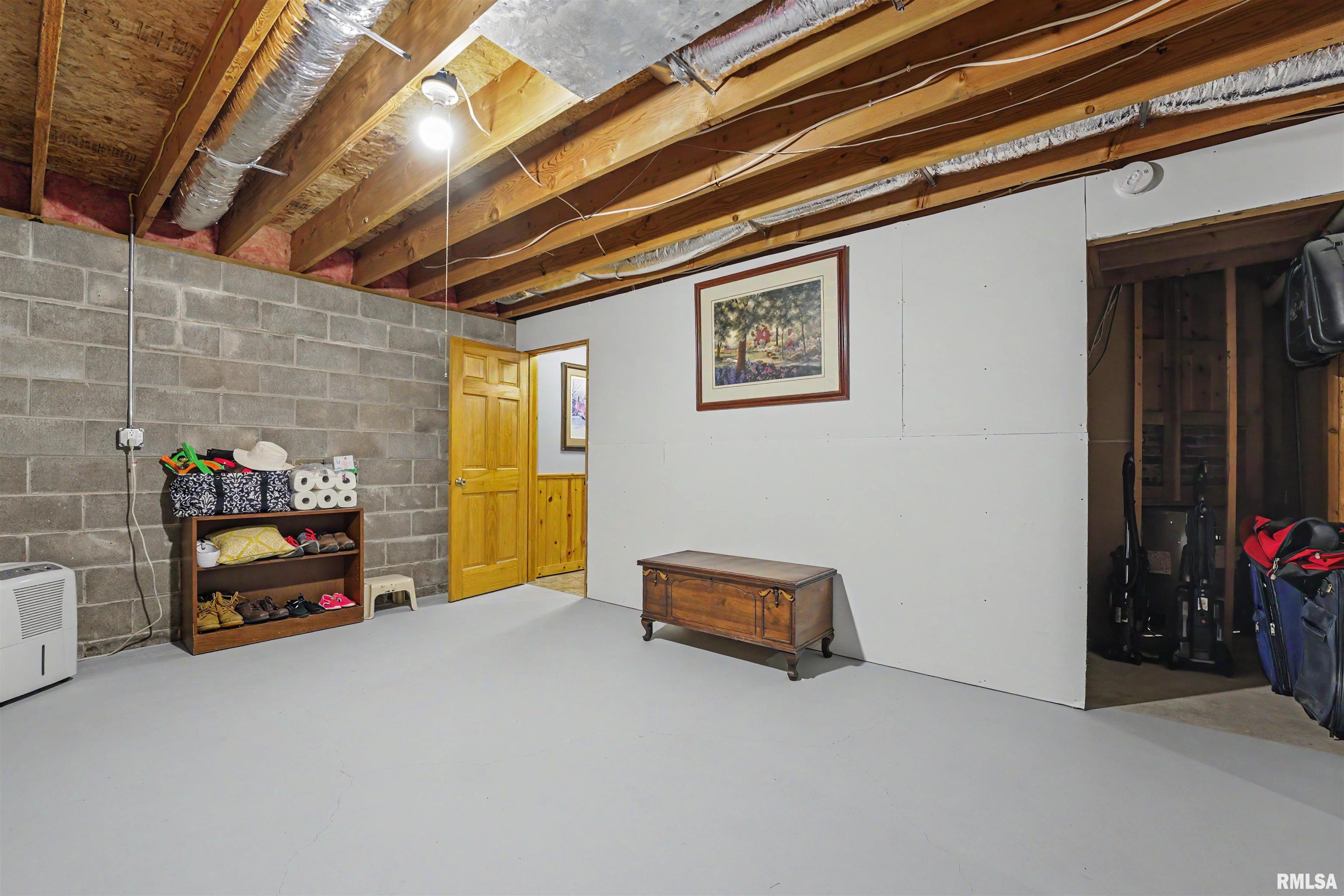 213 Woodlawn Road Lincoln, IL 62656 - Photo 28 of 36